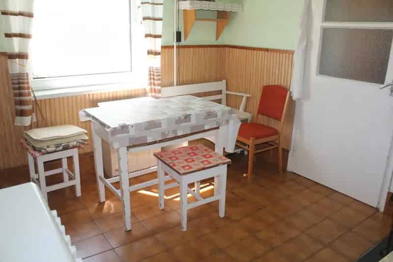 110m2-es 3 szobás családi ház eladó Lövőn