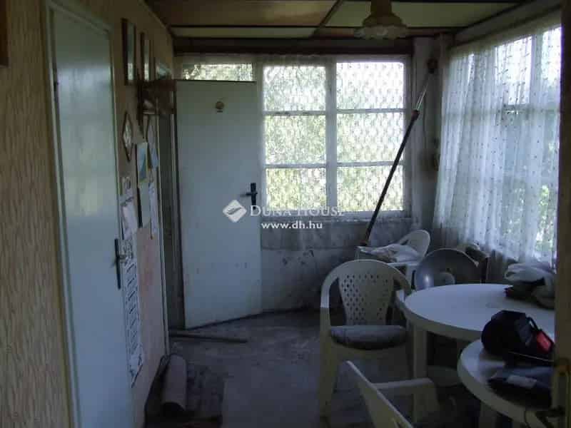 Telek eladó Esztergomban házikóval 1216 nm