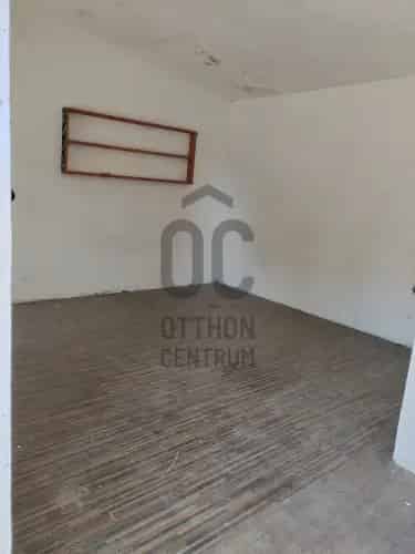 Pápai eladó telek zártkertben 1450 m2 fúrt kúttal tóval