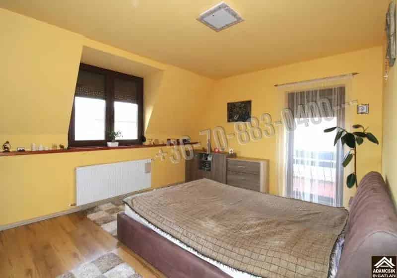 260 nm-es kétgenerációs családi ház Budapest XX kerületben