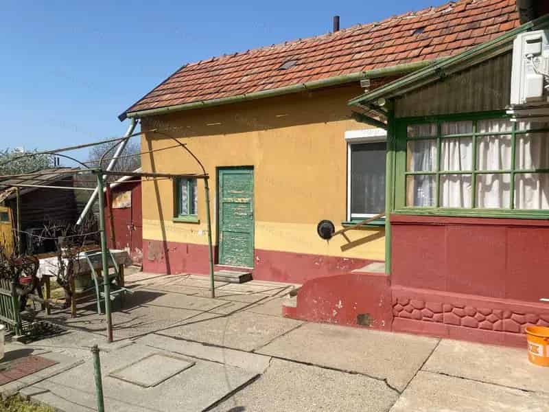Szolnoki 2 szobás családi ház eladó