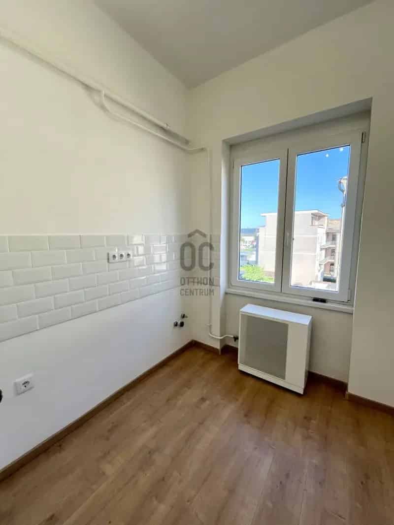 Debrecen 54 nm-es 2 szobás felújított lakás eladó