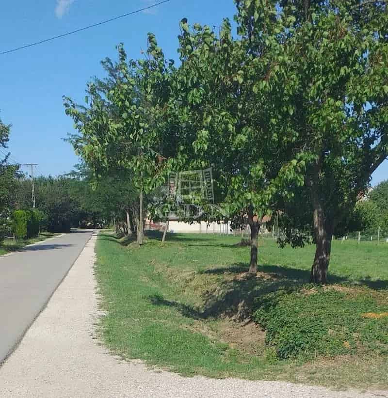 Pázmándi saroktelek eladó - 1579 m2, szép kilátás