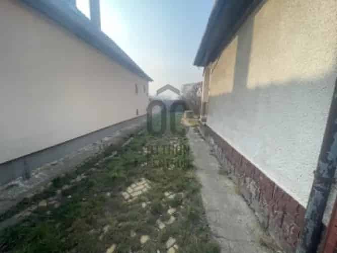 Nagytarcsai eladó telek házal - 2 telek, 1099nm + 674nm