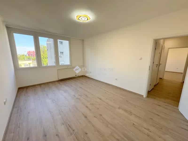 Nyíregyháza 64 nm-es 2 szobás felújított lakás kiadó
