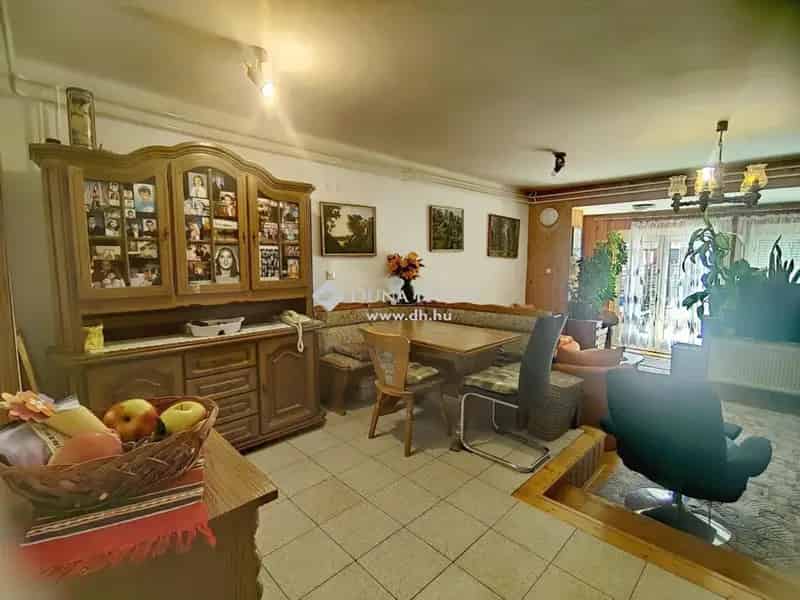 Bonyhád: 82m2-es felújított sorház eladó