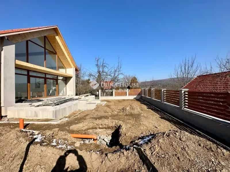 Új építésű családi ház Orfűn panorámás kilátással