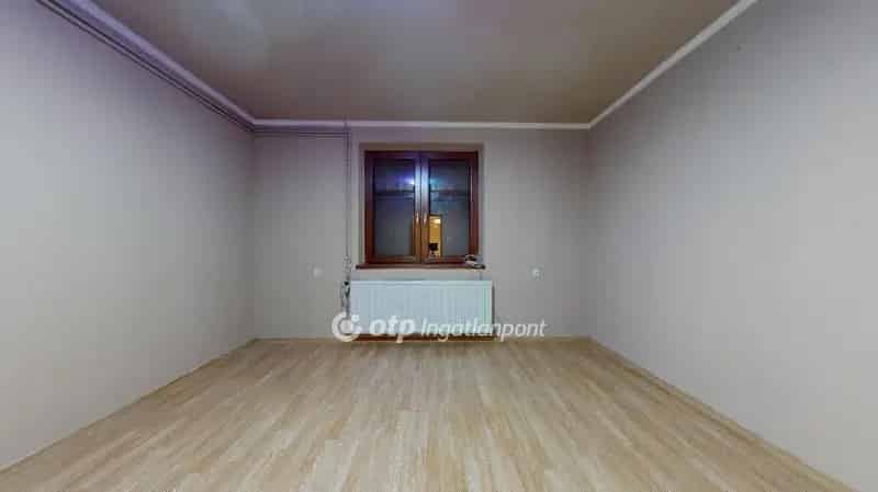 92 nm-es családi ház Kékben 2133 nm-es telken