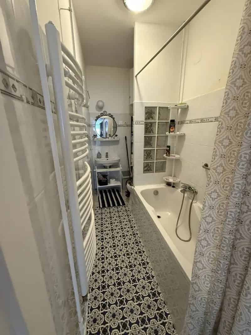 Balatonkenesei strandközeli 2 ház eladó - 90m2 + 40m2 - felújított - napelem