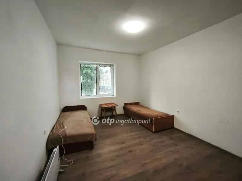 Baks felújított ház eladó 1127m2-es telken