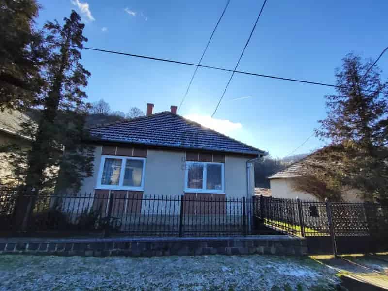 Bátonyterenyei családi ház eladó - 2 szoba, borospince, panoráma