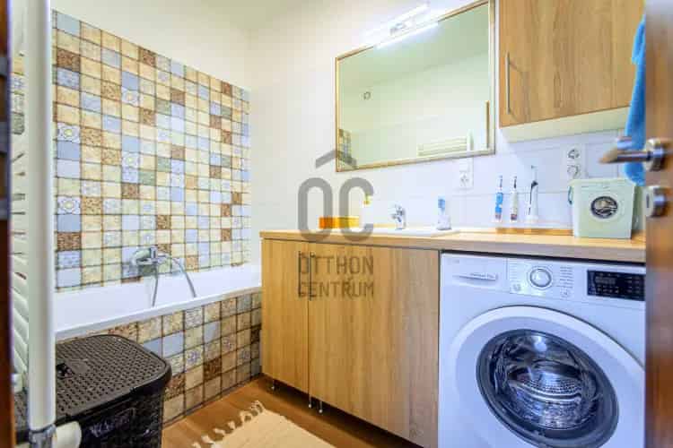 Fóti 5 szobás modern tégla lakás eladó