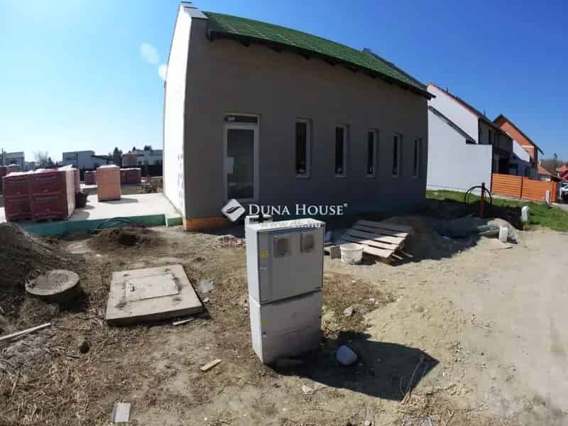 Újszegedi családi ház eladó - szerkezetkész, 92m2, 390m2 telekkel