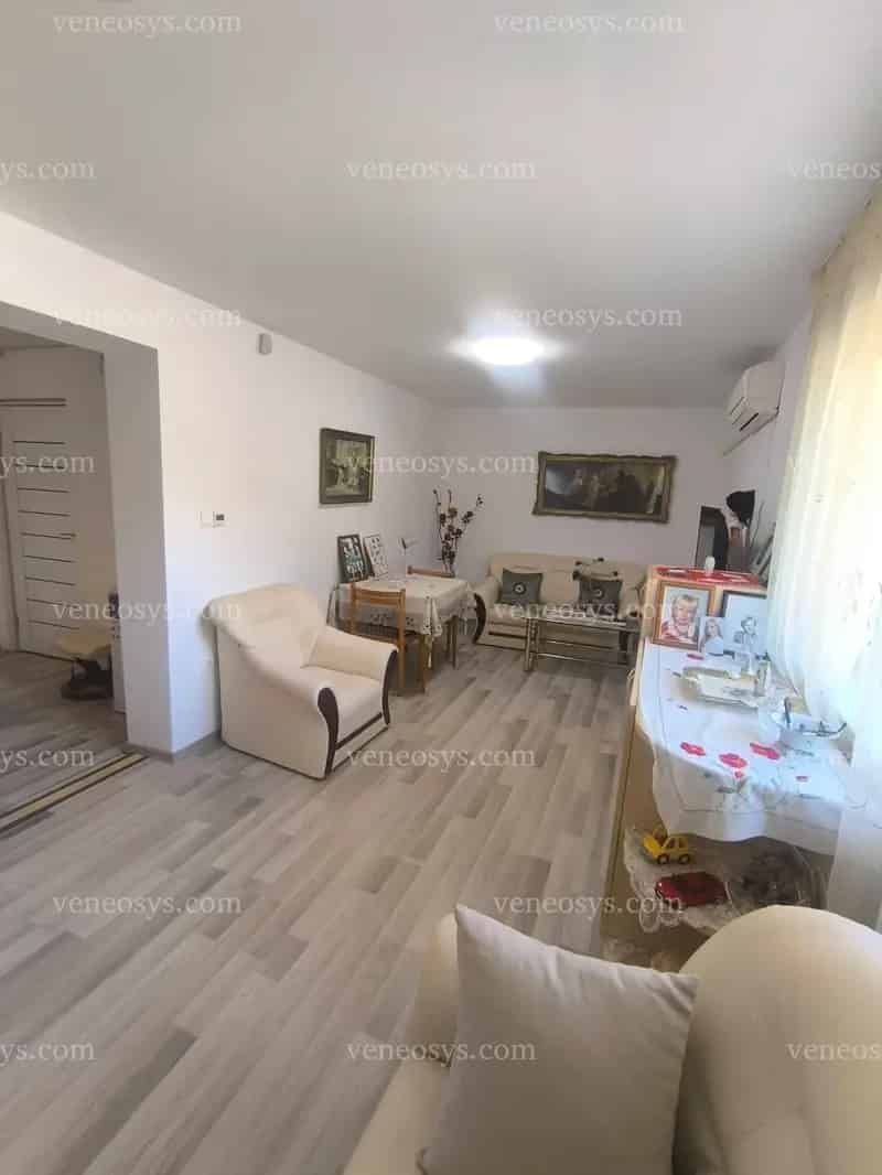 2 szobás nappalis felújított ház Szegeden