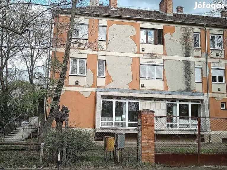 Jászberényi Üzlethelyiség Lakás 166m2 Eladó