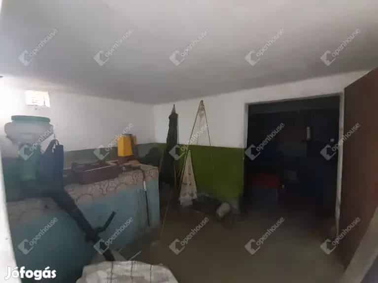 Eladó birtok Sandon - 1 2 hektár gyümölcsössel házikóval