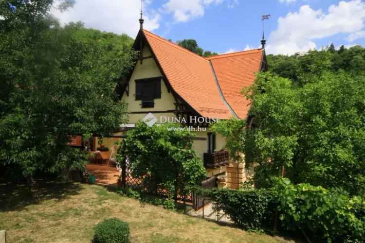 Eladó XIX századi villa Pécs Mecsekoldalon uszodával és szaunával