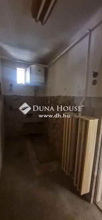 180m2-es családi ház eladó Ócsán