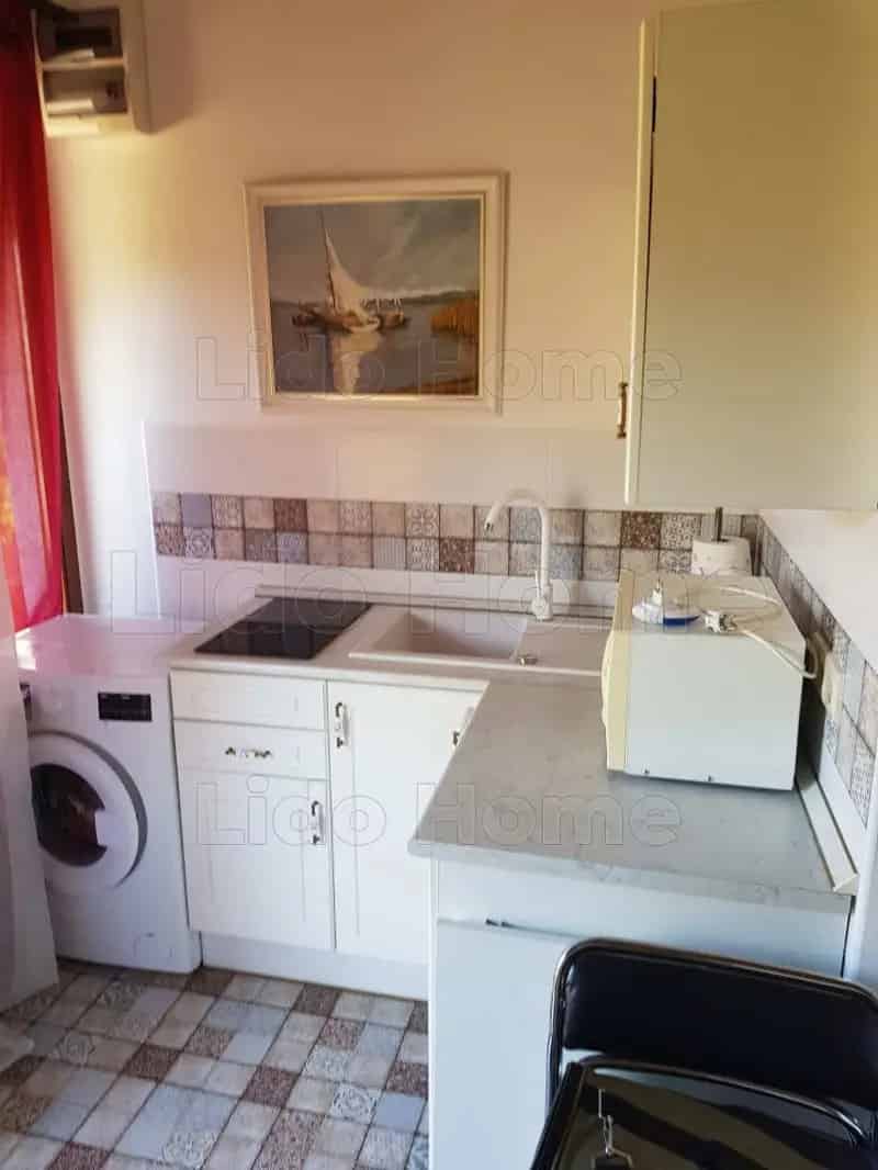 Balatonlellei családi ház eladó - felújított, nagy telek, apartman