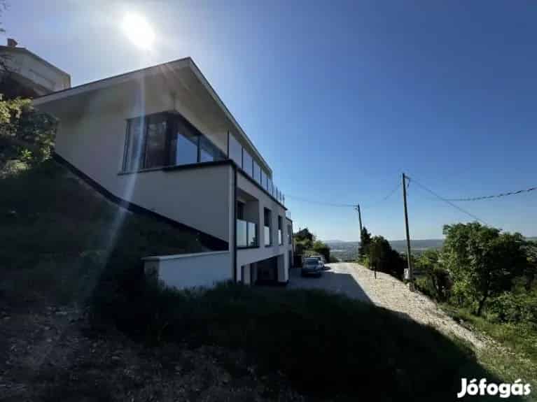 Újépítésű exkluzív lakás Mecsekoldalon panorámás terasszal