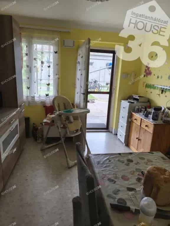 Nagykőrösi 3 szobás családi ház eladó melléképülettel