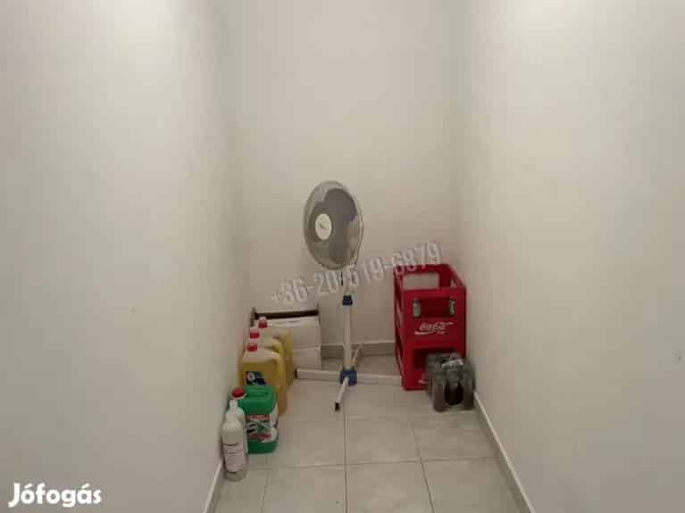 Étterem 3 Lakással Eladó Paks