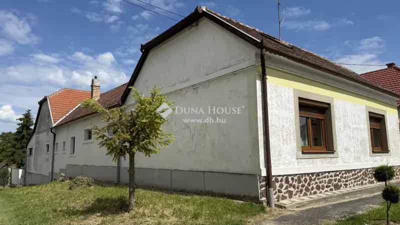 Fertőhomoki 215 nm-es 5 szobás családi ház eladó