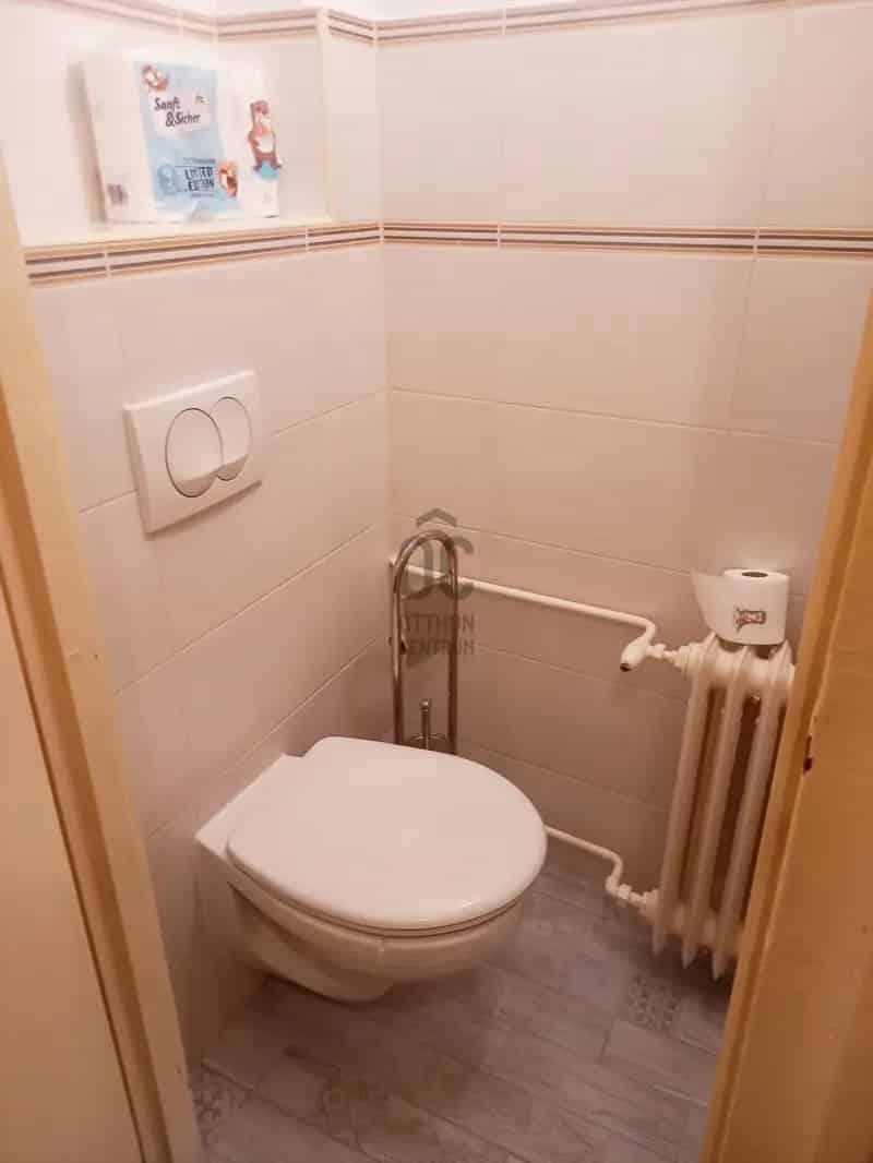 Bajai 64 m2-es 2 szobás erkélyes téglalakás eladó