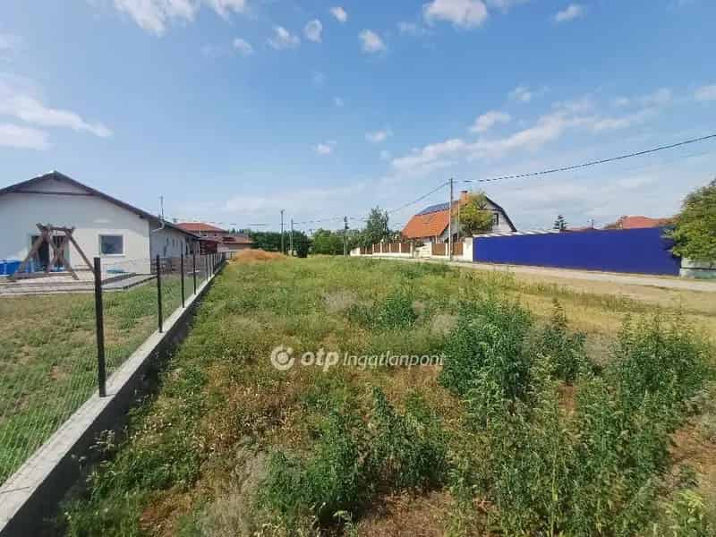 Eladó telek Bugyin - 1087 m2, összközműves, családoknak és befektetőknek
