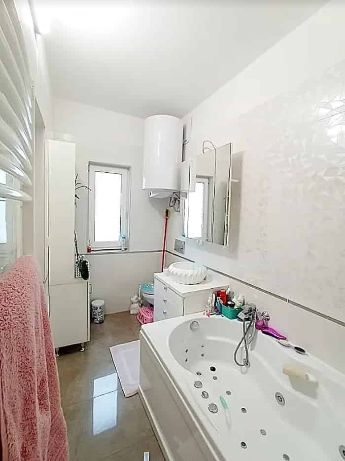Csillaghegy HÉV-közelben felújított épületkomplexum eladó