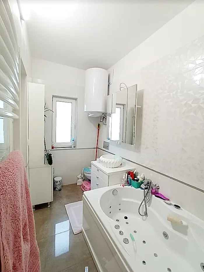 Csillaghegy HÉV-közelben felújított épületkomplexum eladó