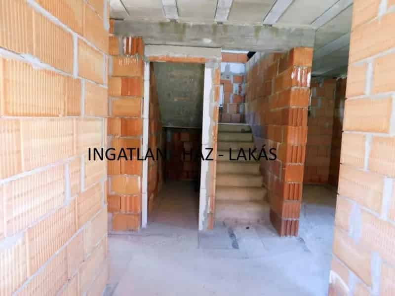 Veresegyház Tópart - 130 nm-es 4 szobás családi ház eladó