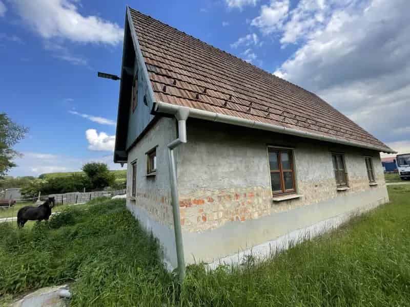 Szerkezetkész ház gazdasági épülettel Vértestolnán
