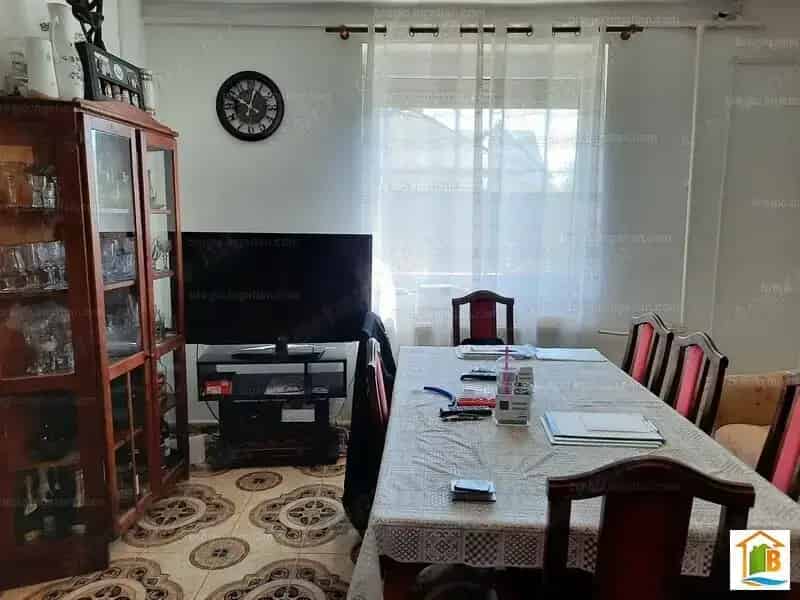 Siófoki családi ház 3 apartmannal és kerttel eladó