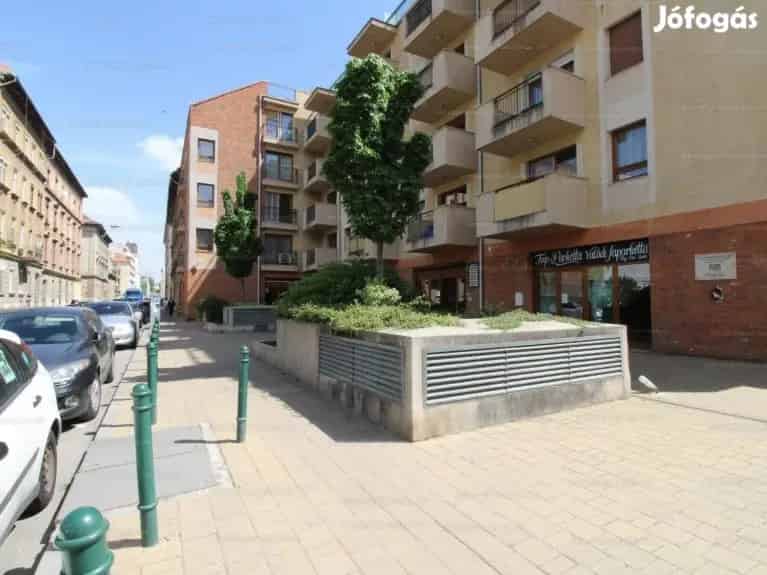 Kiadó parkolóhely Lenhossék utca IX kerület