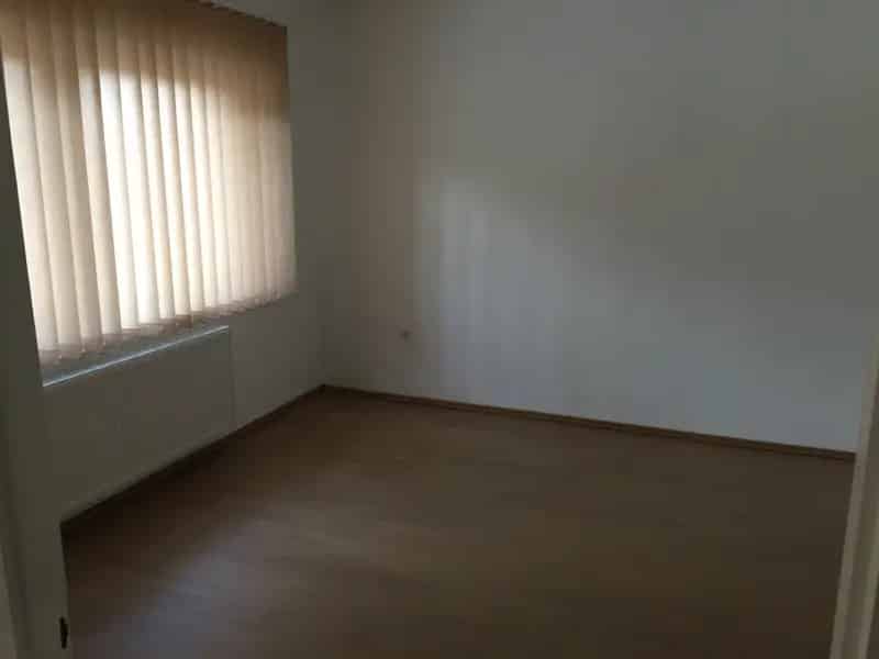 TOMPA15 Irodaház 1006 m2 15 Iroda Garázzsal és Oktatóteremmel