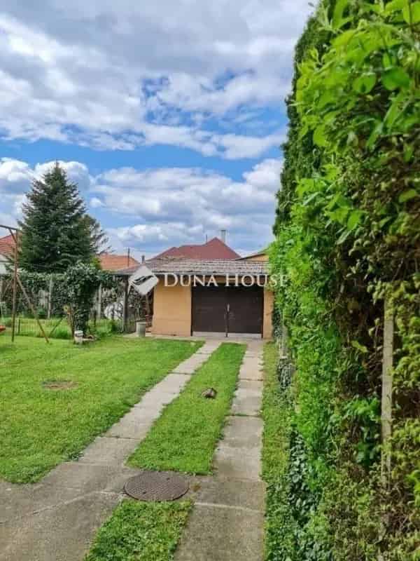 Váci családi ház eladó - 4 szoba, 144 m2, Lajostelep