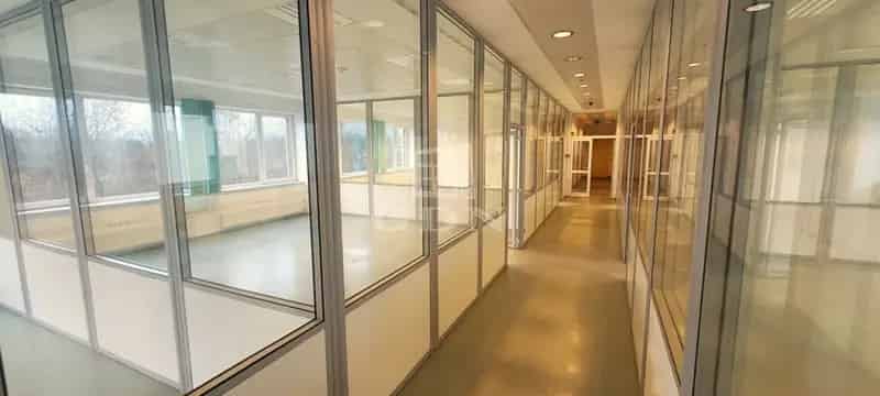 Dekoratív Irodaház Törökbálinton Kiadó 394m2