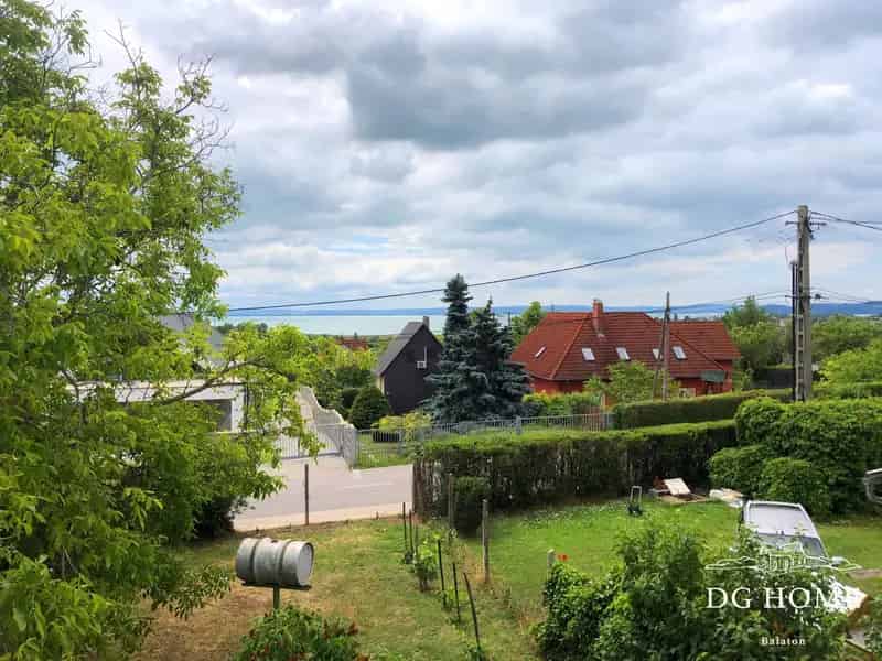 Csopakon Eladó Balatoni Panorámás Nyaraló