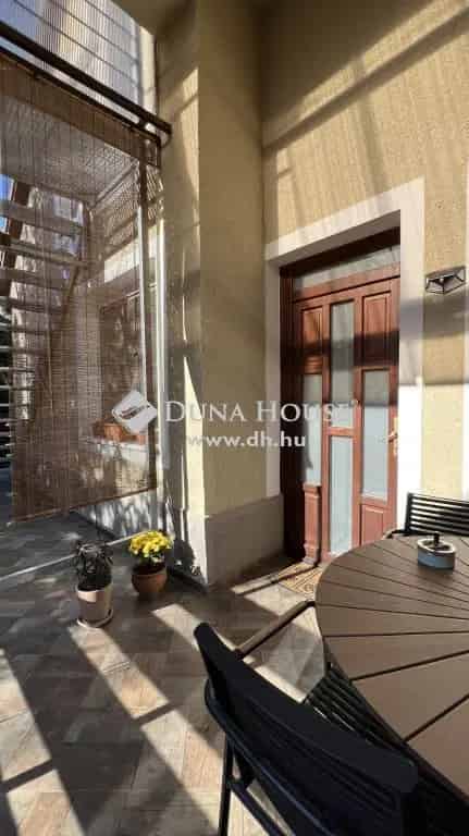 Győr-Szentiván 240m2-es 8 szobás családi ház eladó