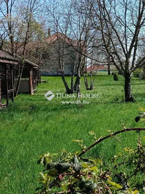 Révfülöp 845 nm-es építési telek Balaton közelében