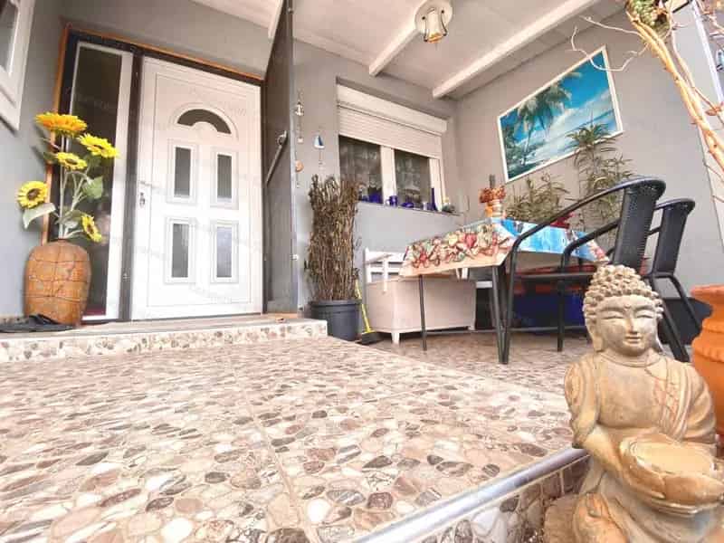 Szarvasi családi ház eladó - felújított, 2 szobás, 70 m2
