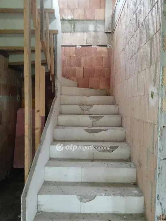 Ajka-Bakonygyepes 243nm-es családi ház eladó