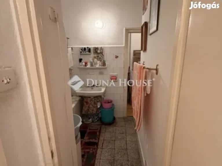 Pécsi 44 nm-es lakás eladó Uránvárosban