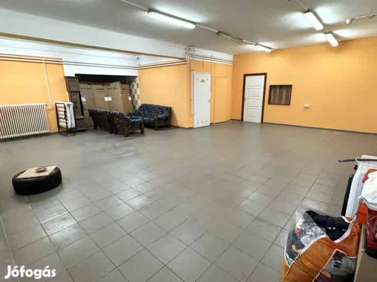 380 nm-es Kereskedelmi Épület Eladó Tiszavasváriban