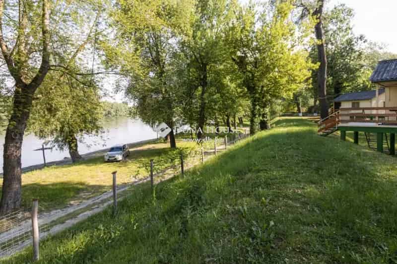 Szentendre Duna parti 3 5 ha-os ingatlan elado kempinggel befektetőknek