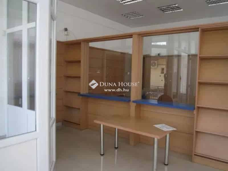 Eladó Üzlethelyiség Balatonszárszón