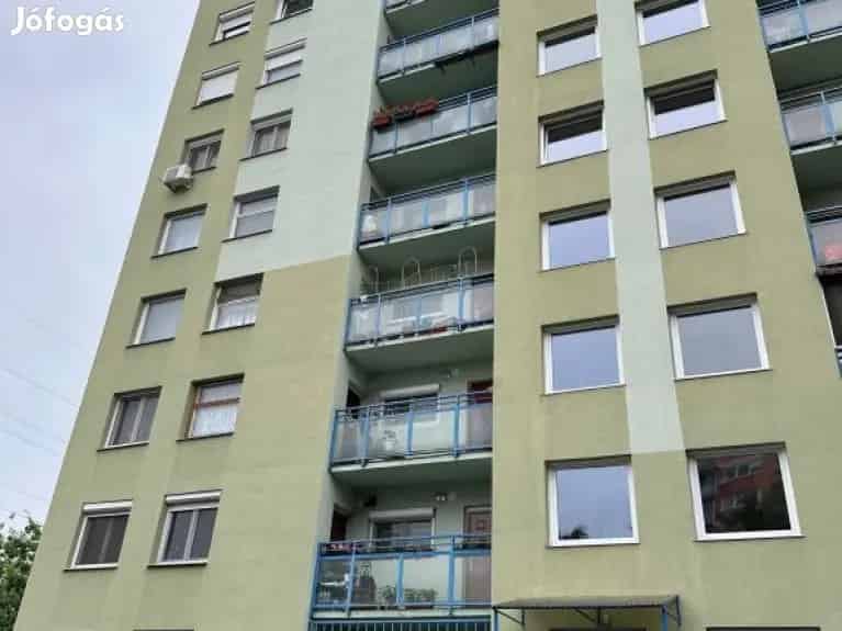 50 nm-es 2 szobás felújított lakás X kerületben eladó