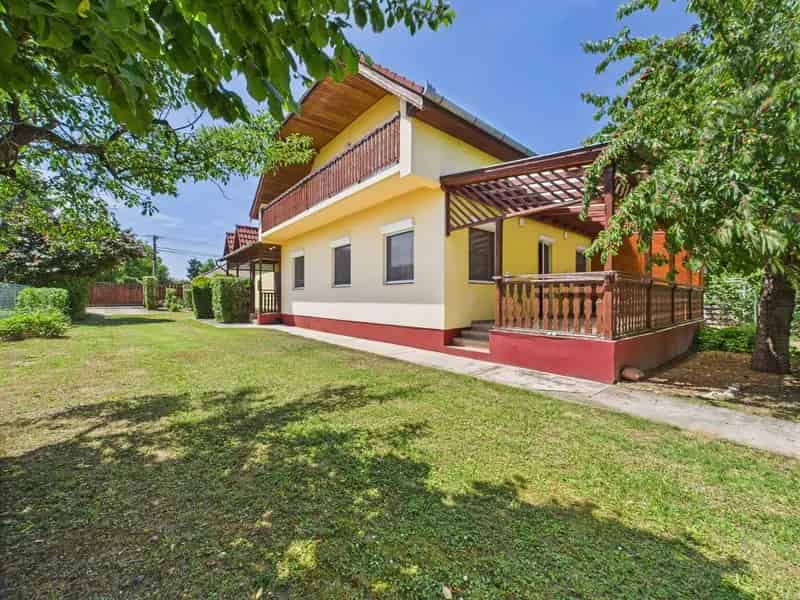 Balatonlellei 4 Lakrészes Ház Eladó