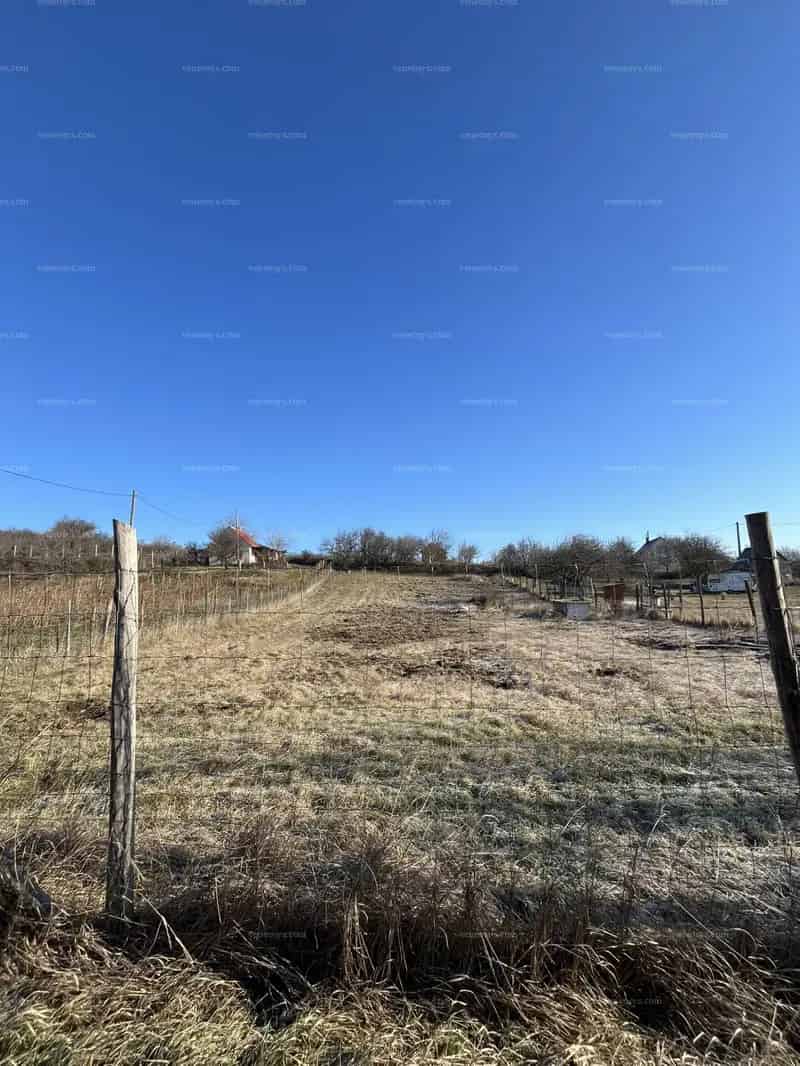 Várpalotai külterületi telek eladó 45-50 m2 beépíthetőséggel